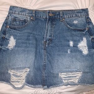 FOREVER 21 Jean Ripped Skirt